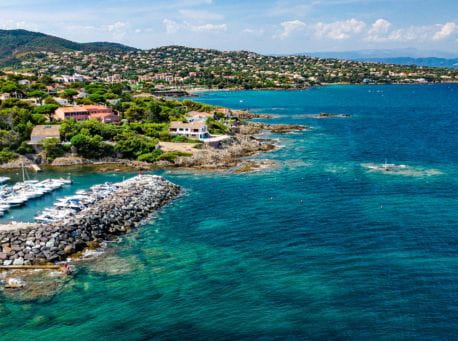 Pourquoi investir aux Issambres en 2026 ? Une analyse patrimoniale et stratégique