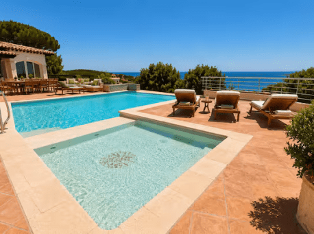 Villa Nokta : le charme provençal face à la mer aux Issambres