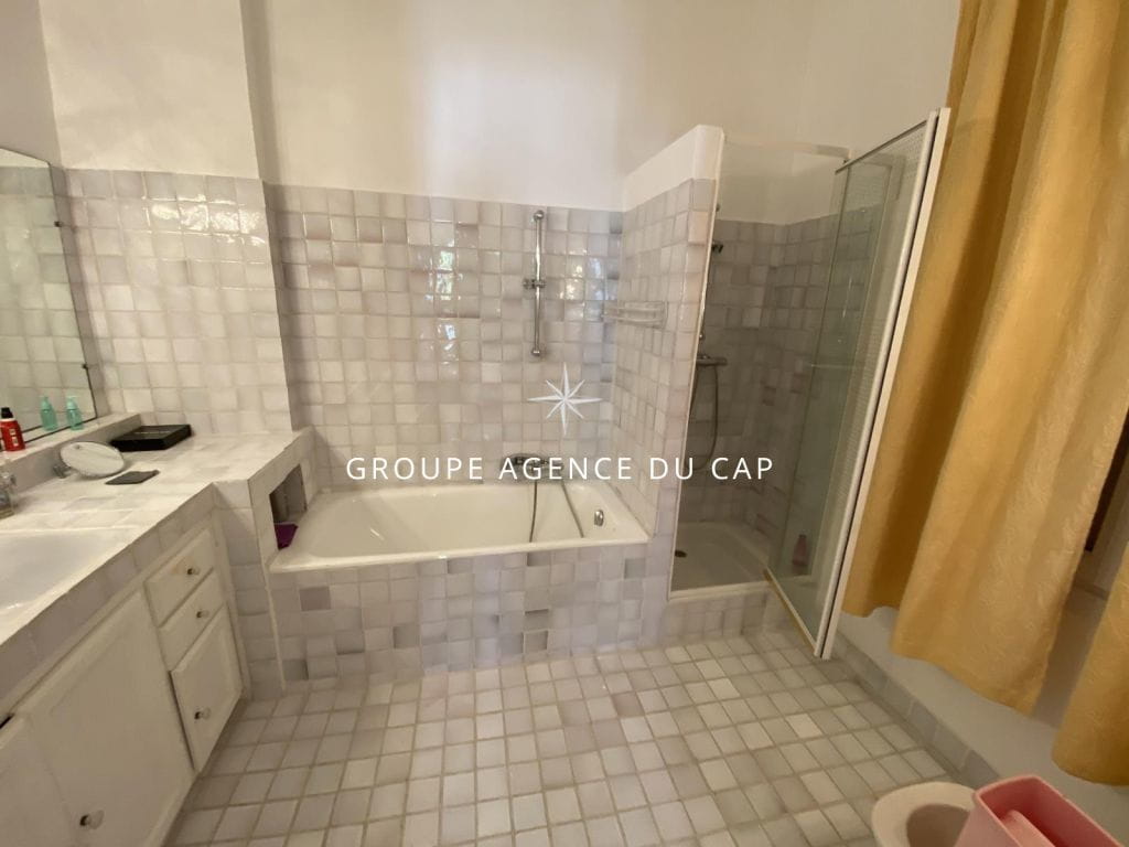 VILLA ST RAPHAEL – 5 pièce(s) – 140 m2 Image 3