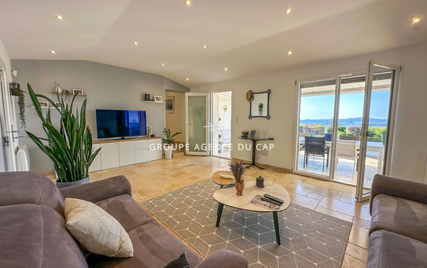 A VENDRE VILLA DE PLAIN PIED VUE MER 4 CHAMBRES PISCINE GARAGE PARKINGS Image 4