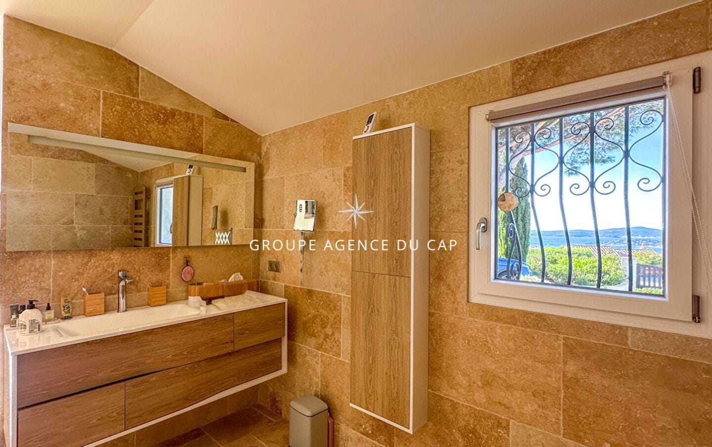 A VENDRE VILLA DE PLAIN PIED VUE MER 4 CHAMBRES PISCINE GARAGE PARKINGS Image 9