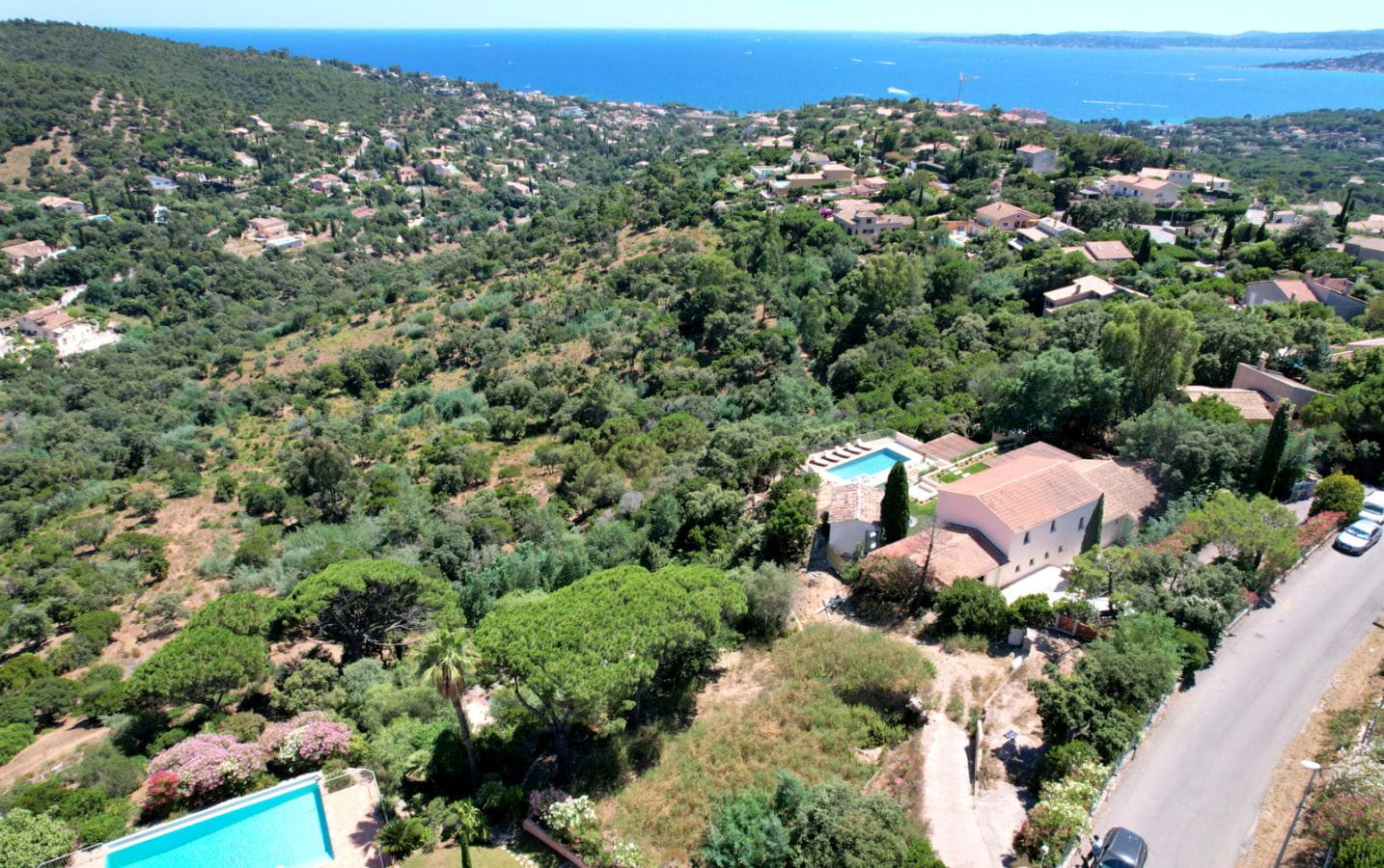 TERRAIN A BATIR 1900 M² BELLE VUE MER A 2KM DU BORD DE MER DES ISSAMBRES Image 3