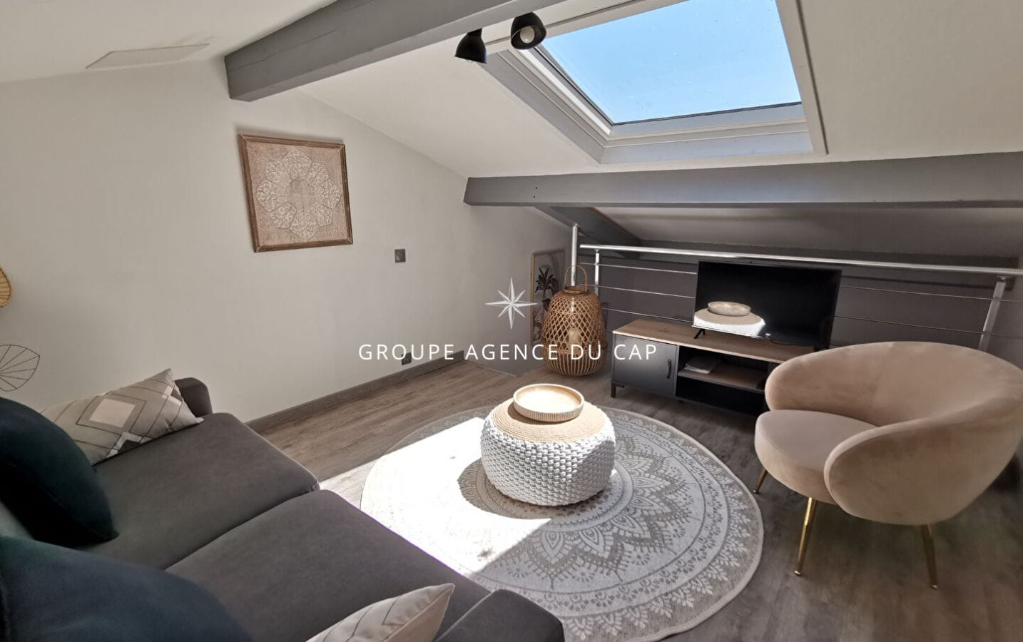 2 BEDROOM APARTMENT WITH VIEW IN LES ISSAMBRES Image 8