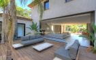À VENDRE VILLA CONTEMPORAINE DE 8 PIÈCES AVEC PISCINE ET GARAGE POUR 3 VOITURES EN PLEIN CENTRE-VILLE DE SAINT-TROPEZ Min 3