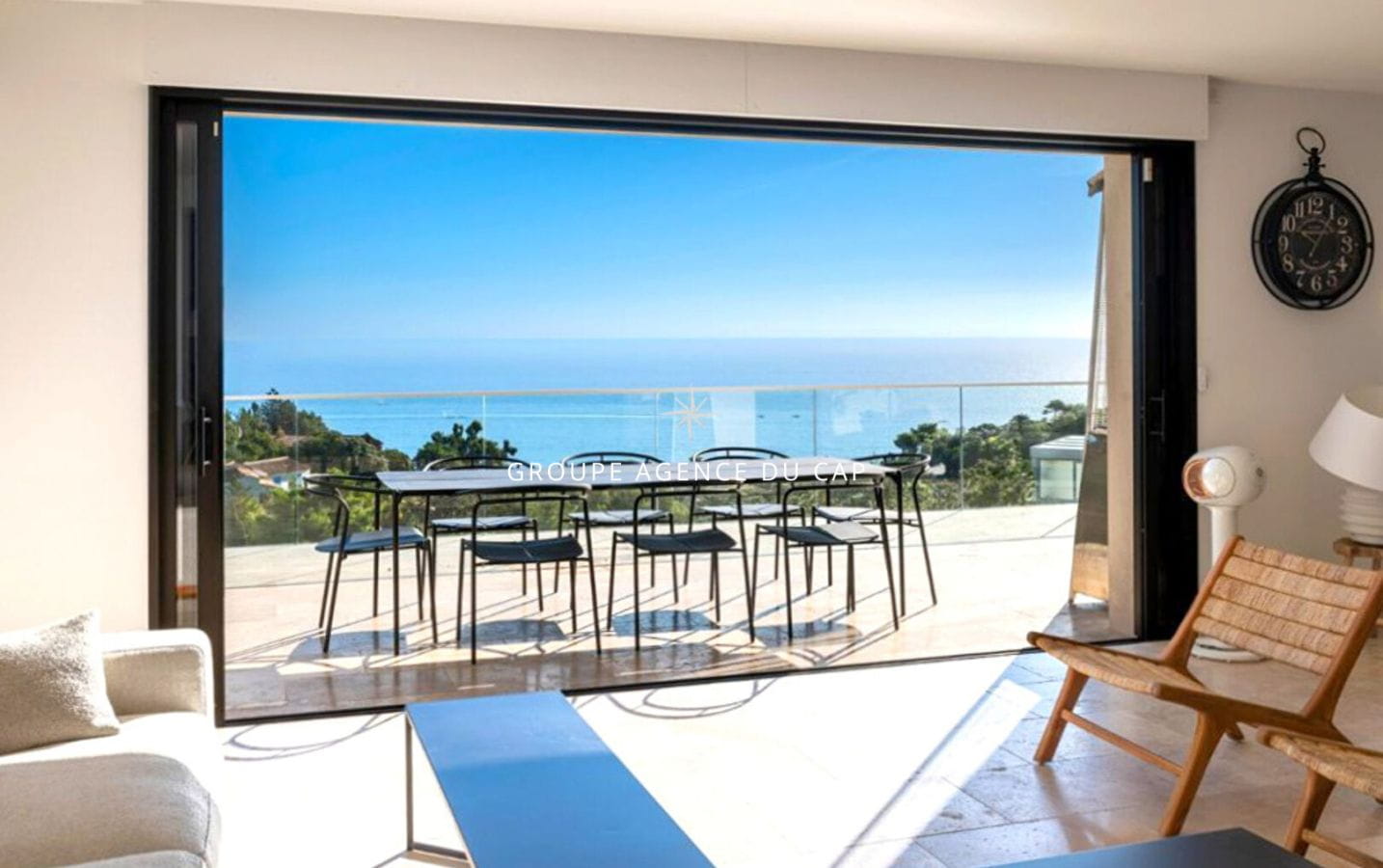 VILLA DE 285M2 AVEC VUE MER 4 CHAMBRES GARAGE ET PISCINE, AUX ISSAMBRES Image 0