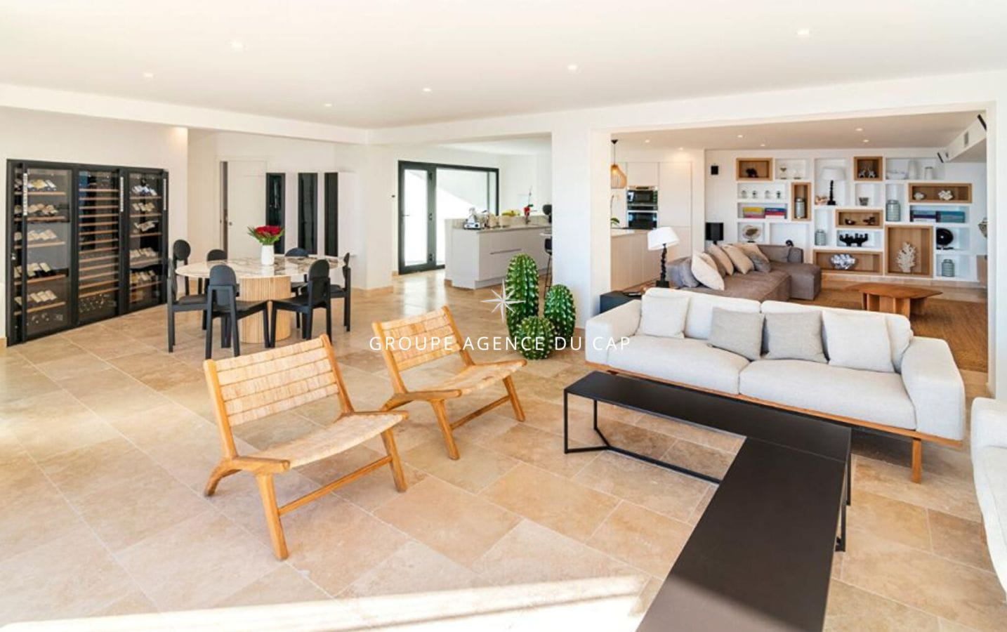 VILLA DE 285M2 AVEC VUE MER 4 CHAMBRES GARAGE ET PISCINE, AUX ISSAMBRES Image 3