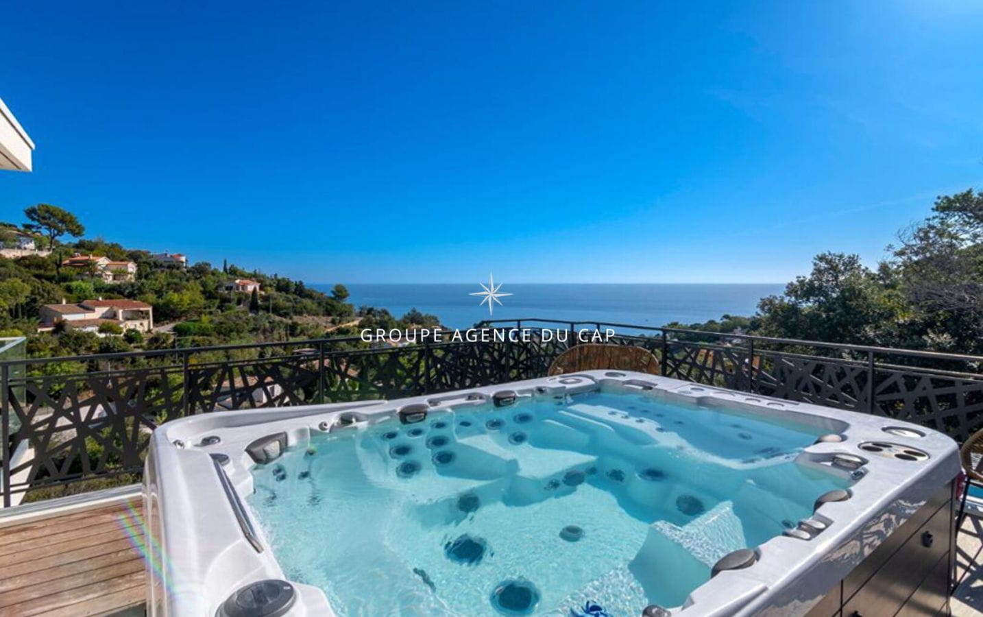 VILLA DE 285M2 AVEC VUE MER 4 CHAMBRES GARAGE ET PISCINE, AUX ISSAMBRES Image 7