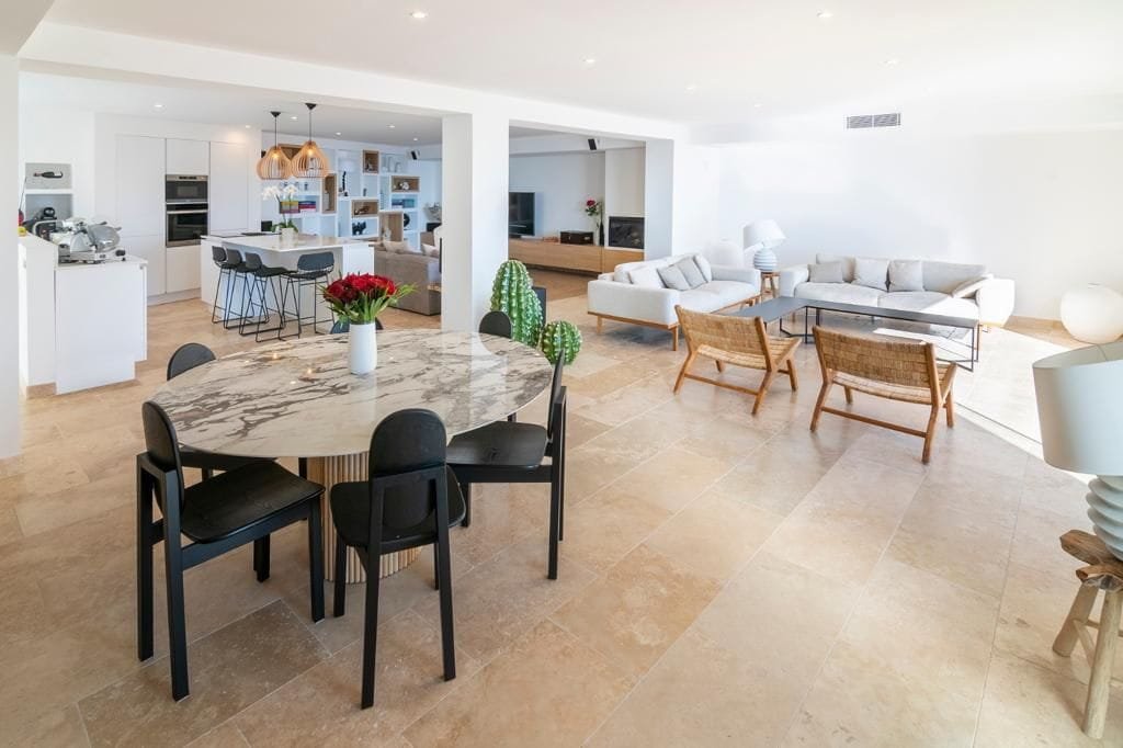 New villa of 285m2 with sea view, 4 bedrooms and garage, in Les Issambres Image 10