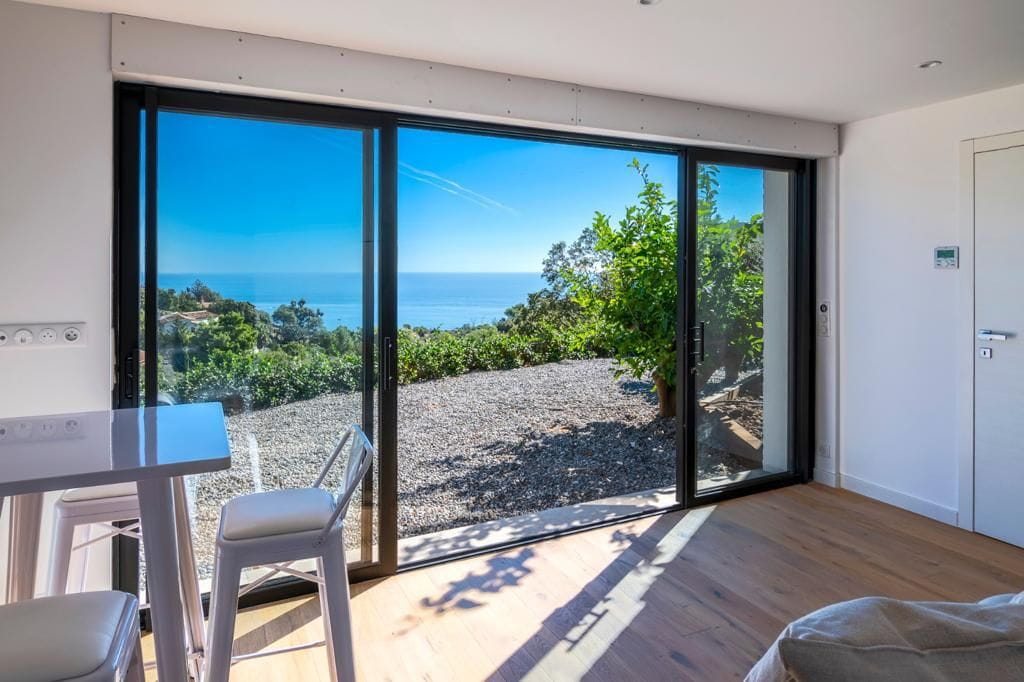 New villa of 285m2 with sea view, 4 bedrooms and garage, in Les Issambres Image 9