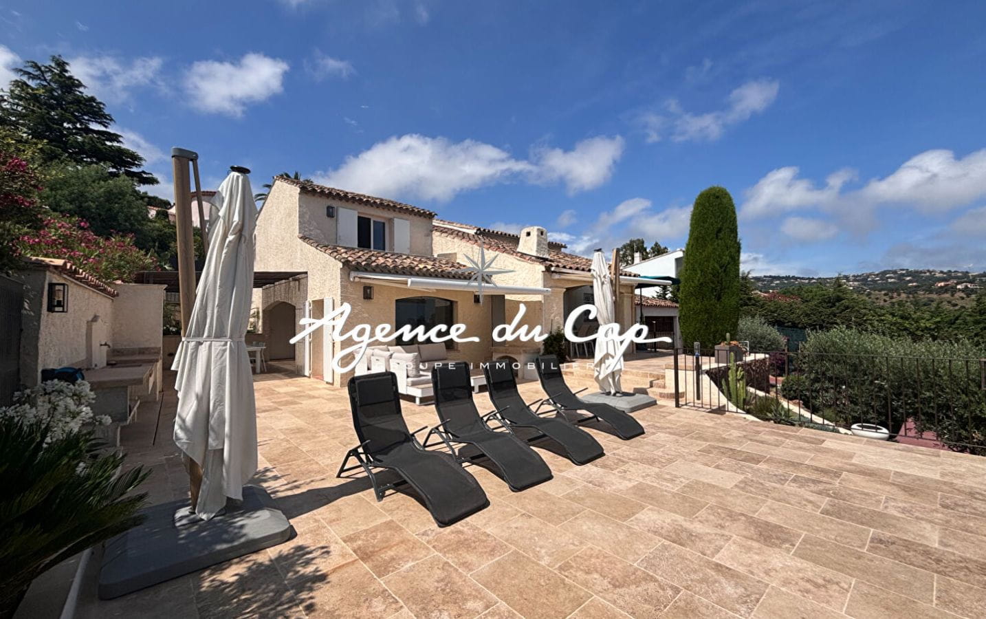 A VENDRE VILLA VUE MER VILLA 5 CHAMBRES PISCINE GARAGE AUX ISSAMBRES Image 1