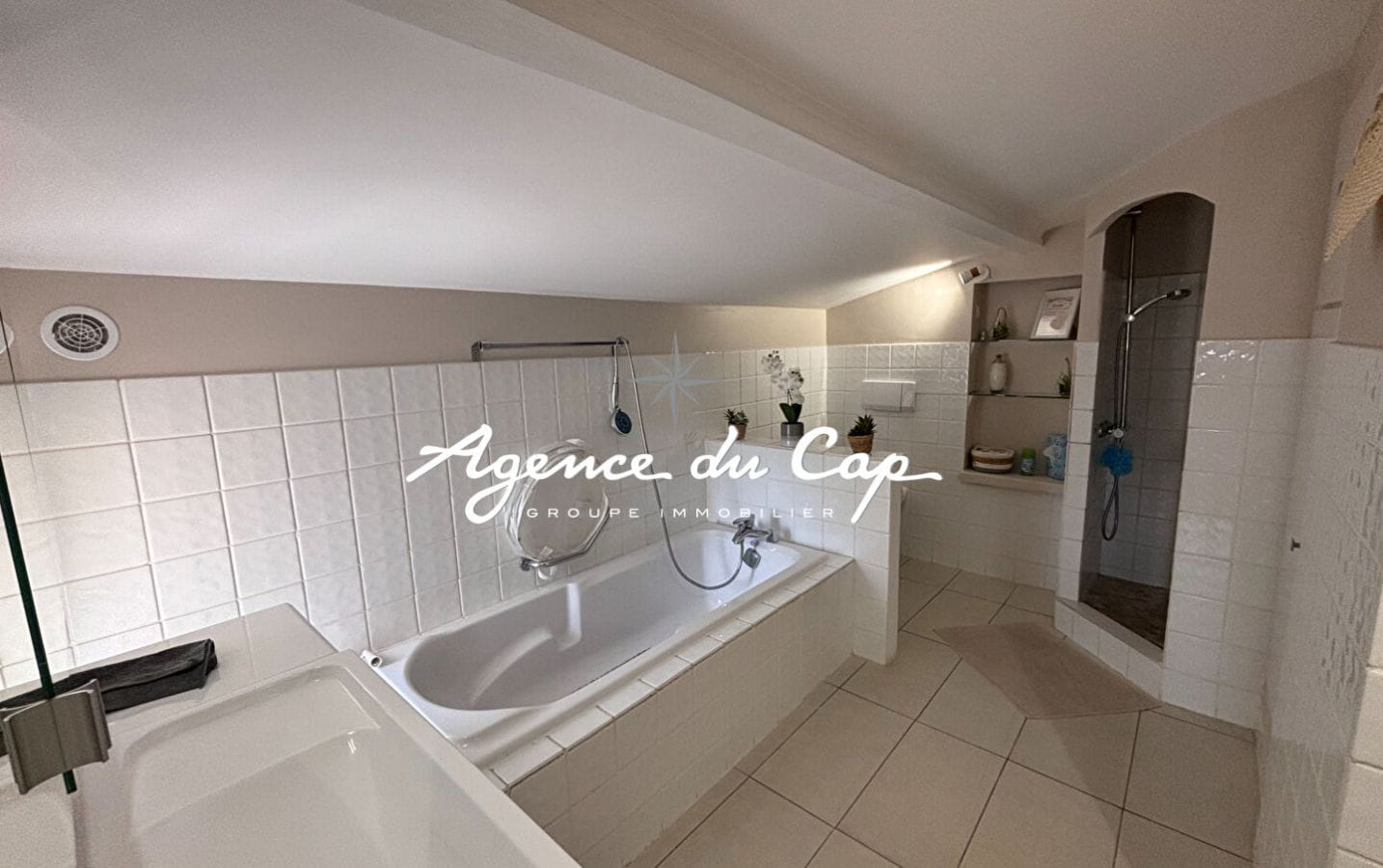 A VENDRE VILLA VUE MER VILLA 5 CHAMBRES PISCINE GARAGE AUX ISSAMBRES Image 9