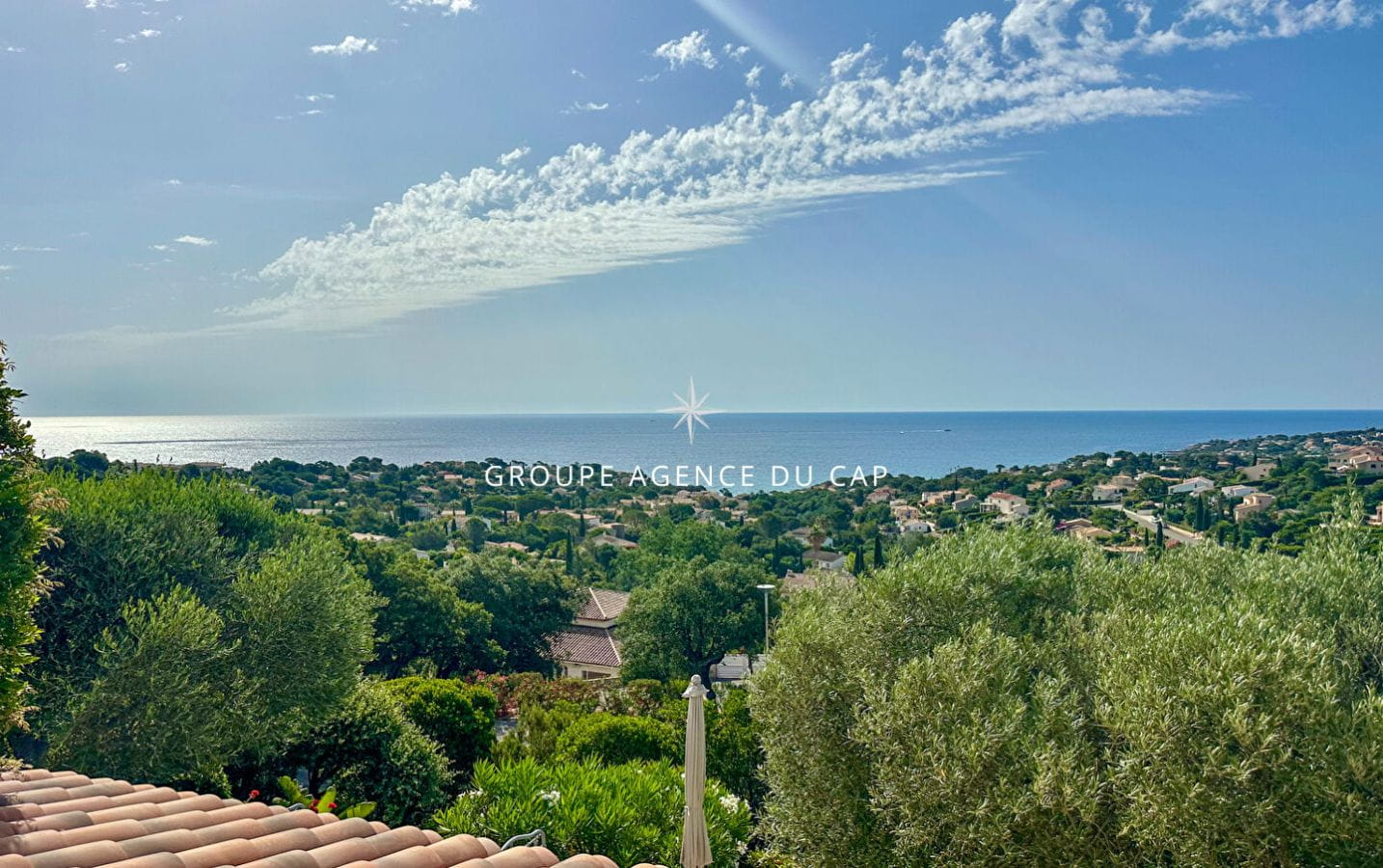 À VENDRE VILLA  VUE MER 190 M²  5 CHAMBRES PISCINE DOUBLE GARAGE LES ISSAMBRES Image 0