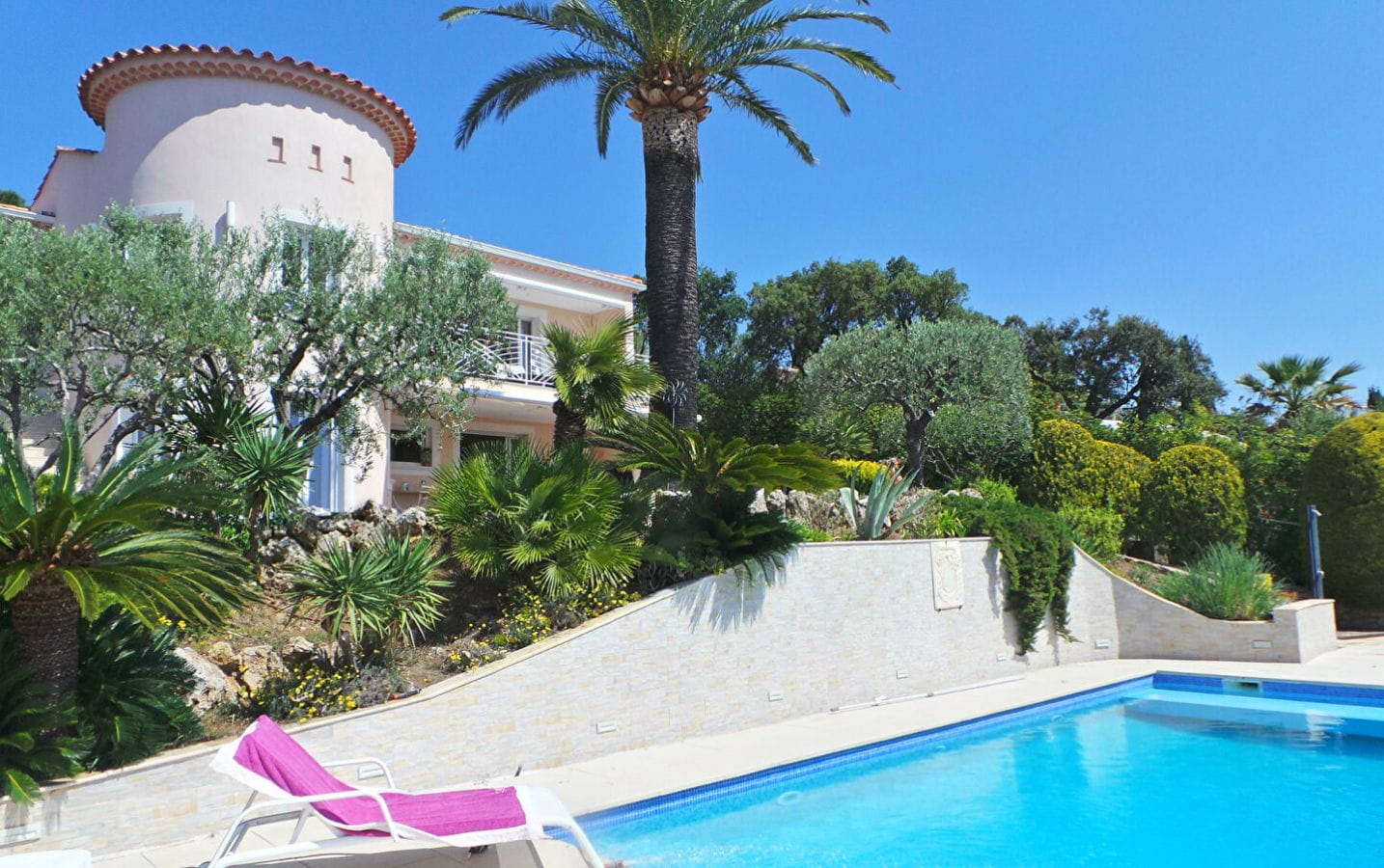 À VENDRE VILLA RÉNOVÉE DE 145 M², 6 PIÈCES, AVEC PISCINE, SPA ET TERRAIN DE PÉTANQUE, AUX ISSAMBRES Image 1