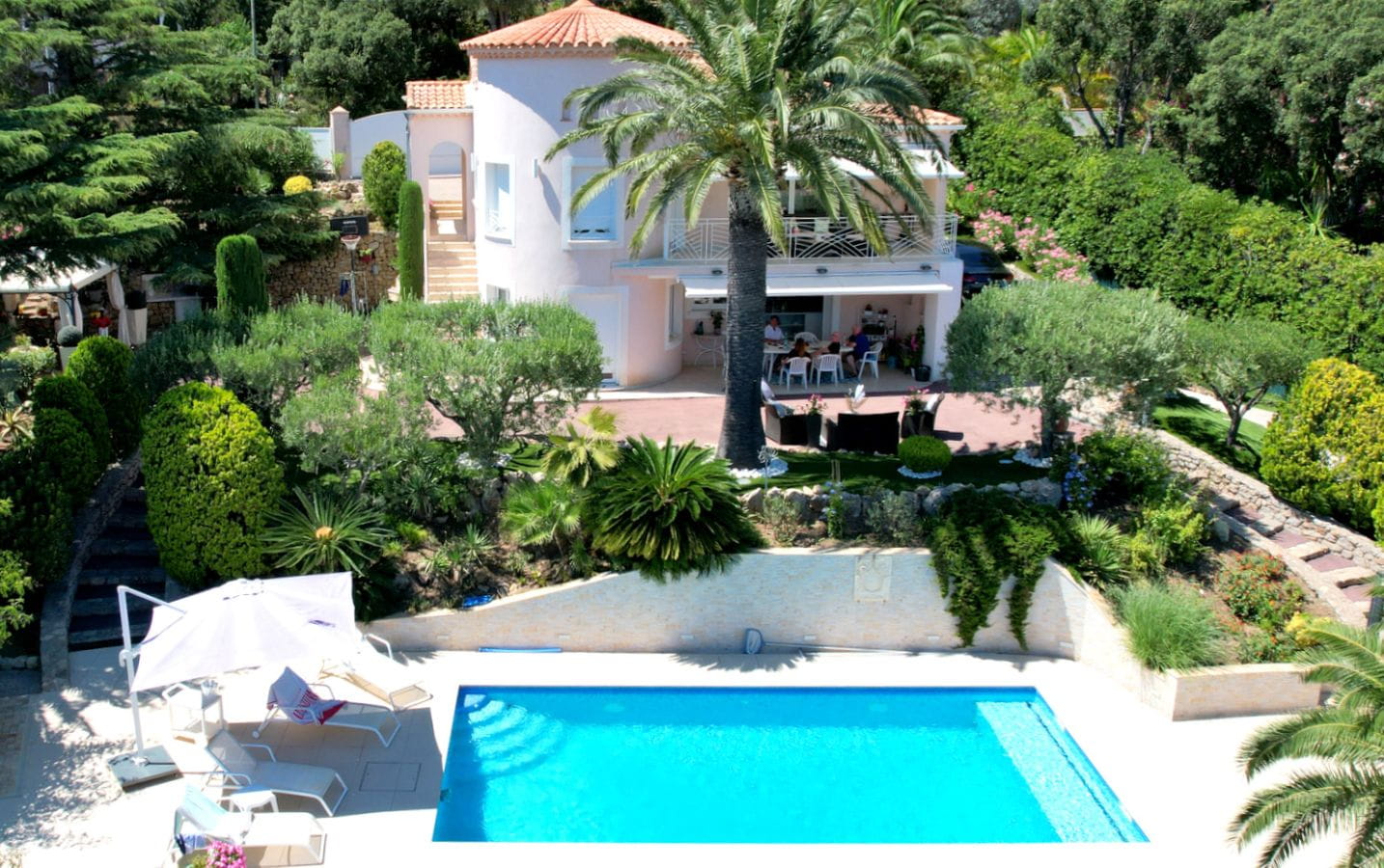 À VENDRE VILLA RÉNOVÉE DE 145 M², 6 PIÈCES, AVEC PISCINE, SPA ET TERRAIN DE PÉTANQUE, AUX ISSAMBRES Image 0