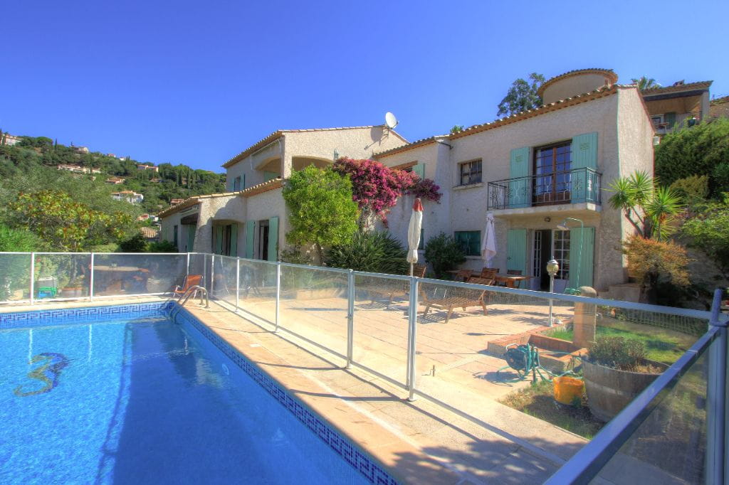 Villa avec vue mer 7 pièces 200 m2  avec 3 appartements 4 garages, aux Issambres Image 0