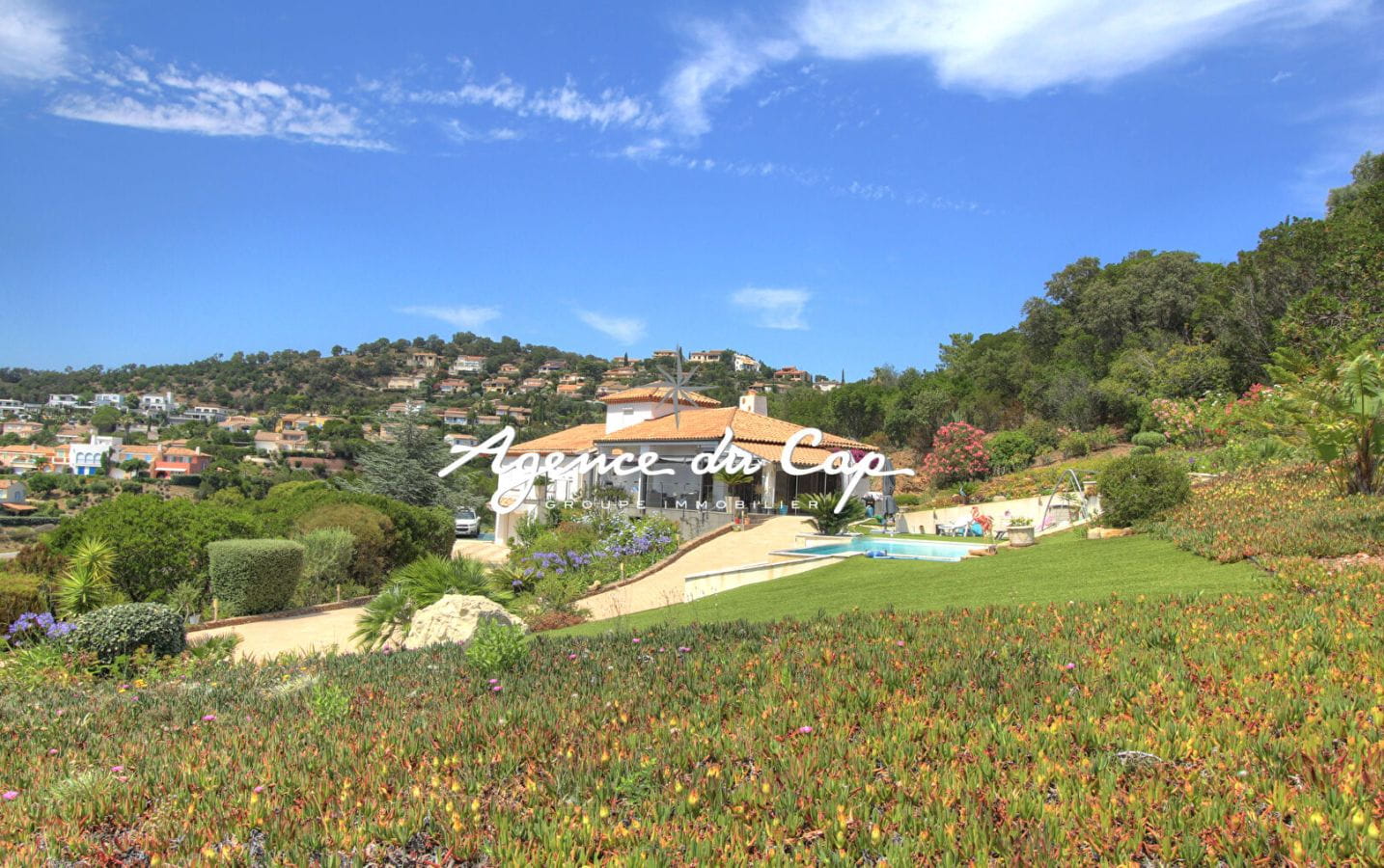 LES ISSAMBRES , VILLA 185 m² , 5 pièces , VUE DEGAGÉE JUSQU’À LA MER Image 0