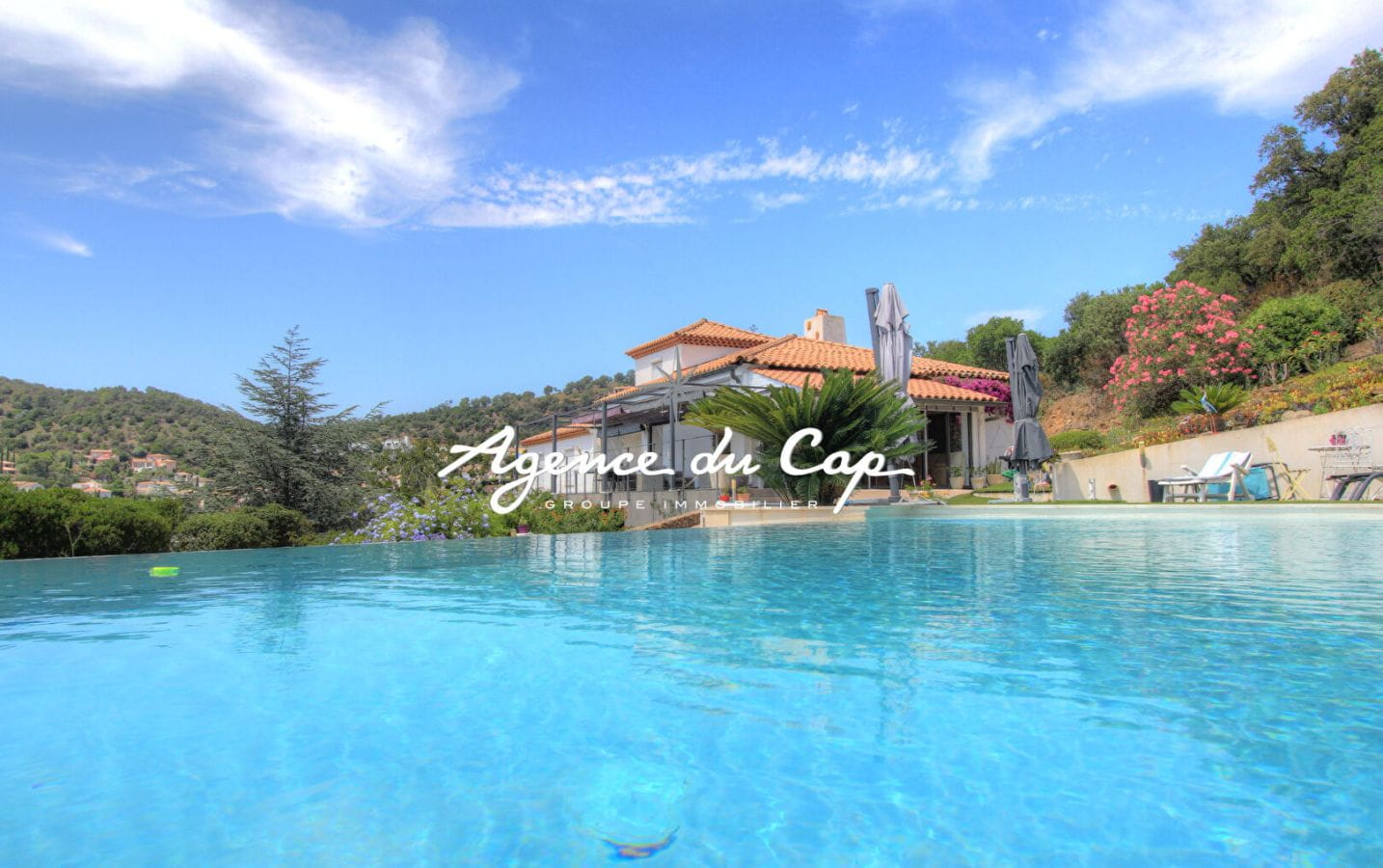 LES ISSAMBRES , VILLA 185 m² , 5 pièces , VUE DEGAGÉE JUSQU’À LA MER Image 2