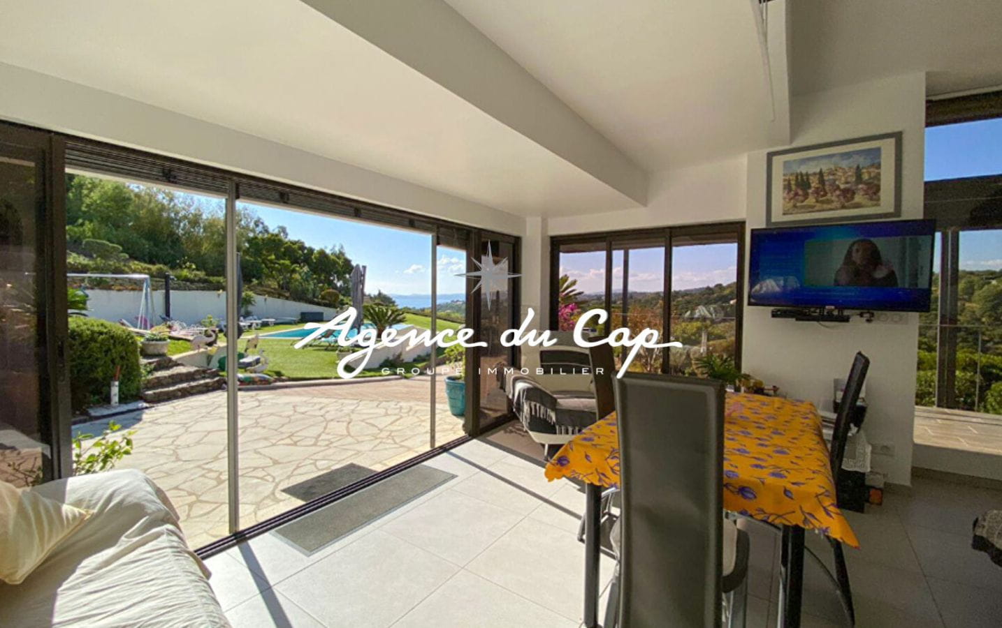 LES ISSAMBRES , VILLA 185 m² , 5 pièces , VUE DEGAGÉE JUSQU’À LA MER Image 4
