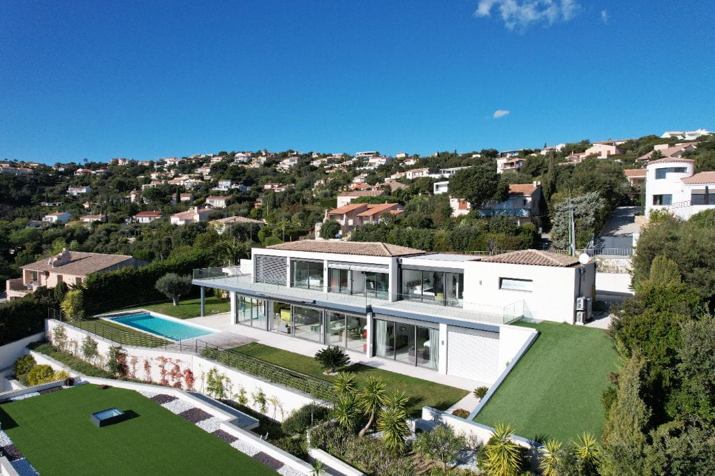 Ensemble de propriété avec vue mer panoramique, aux Issambres Image 12