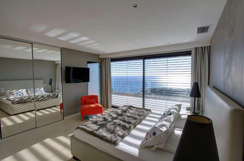 Ensemble de propriété avec vue mer panoramique, aux Issambres Image 5