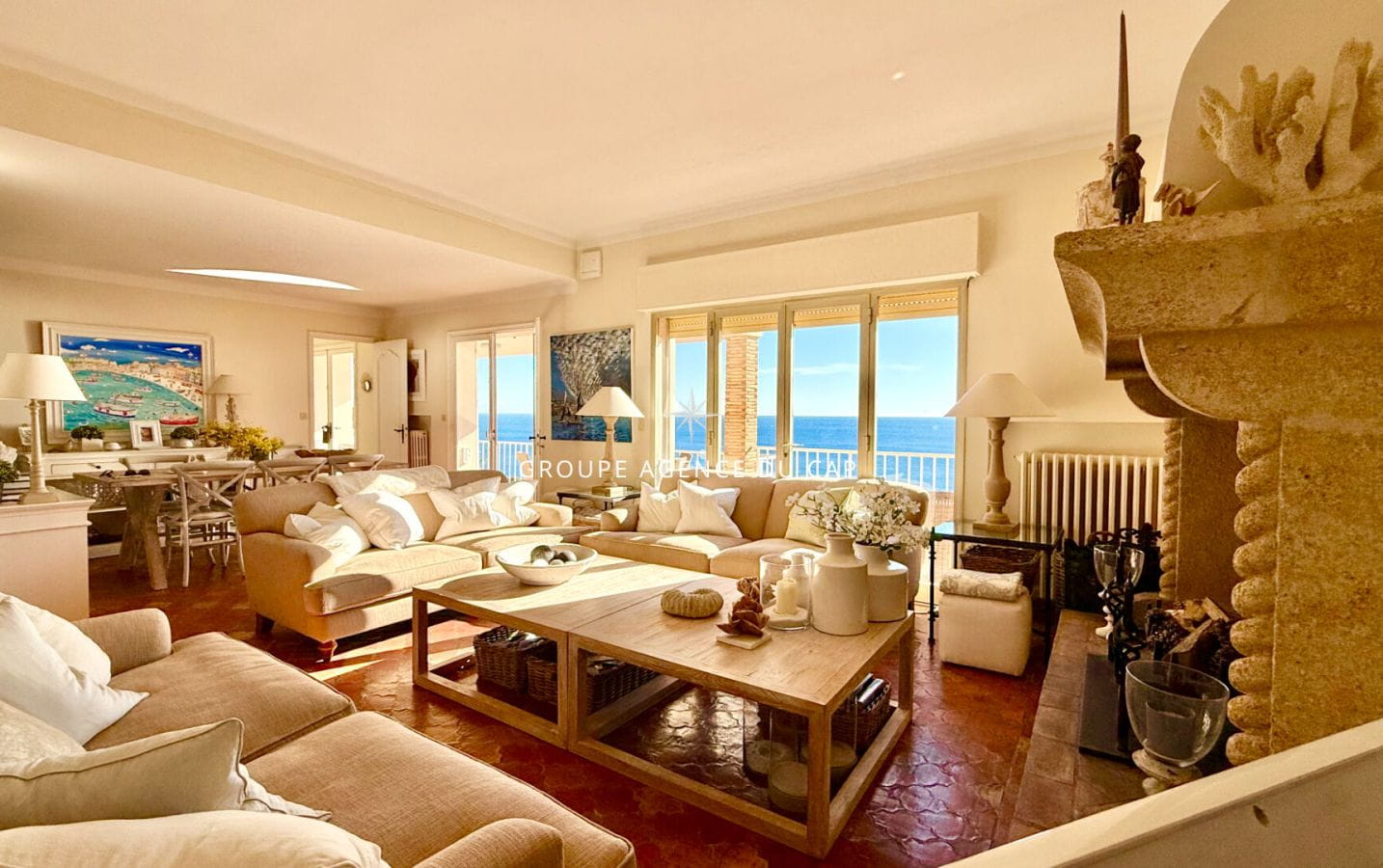 VILLA PROVENCALE DE CHARME EN PIERRE AVEC PISCINE ET GARAGE DE PLUS DE 100 M² A PIED DES PLAGES  ET COMMERCES, VUE MER PANORAMIQUE GOLFE DE SAINT TROPEZ LES ISSAMBRES Image 5