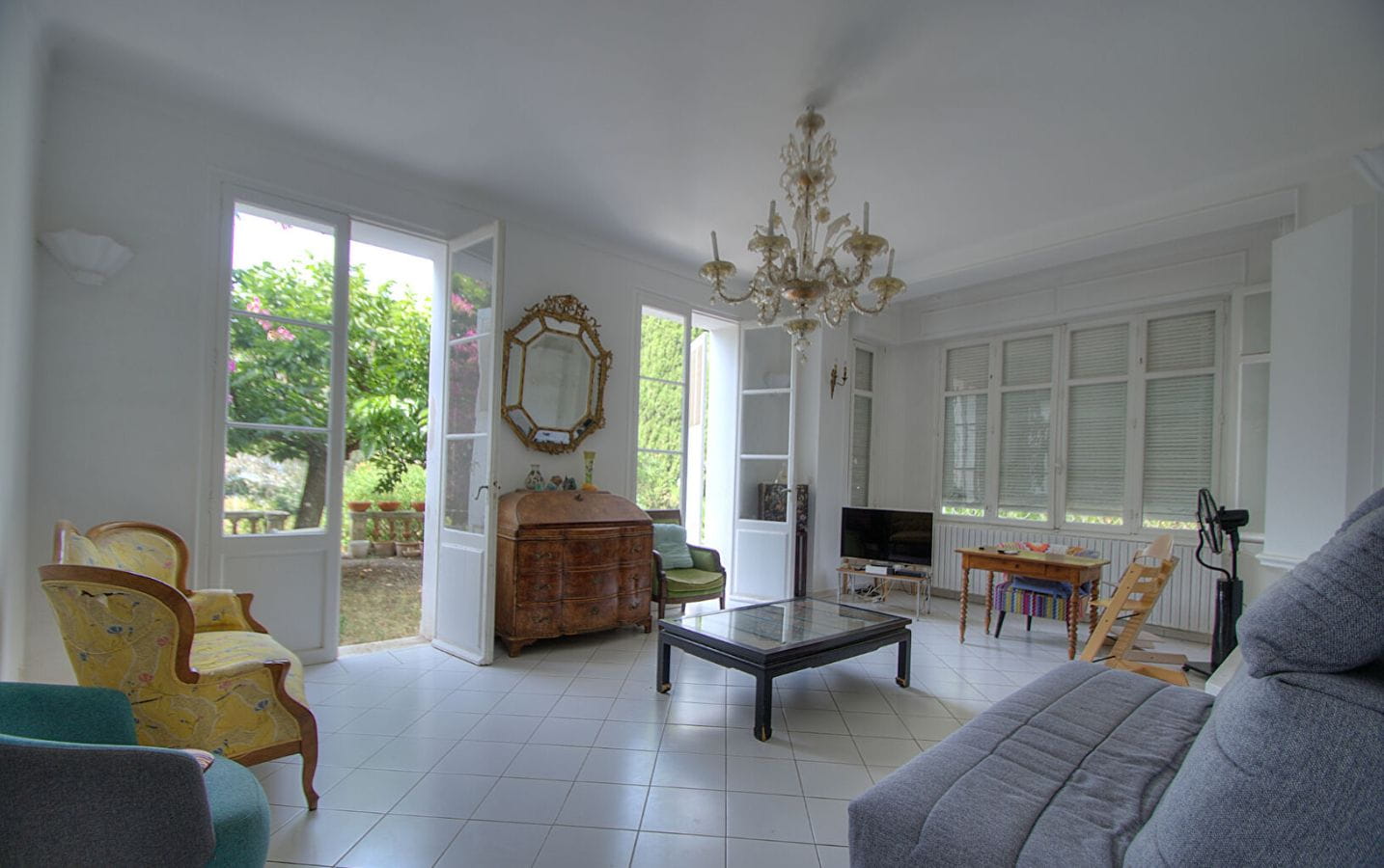 VILLA BELLE ÉPOQUE  AVEC VUE MER A RENOVER PROCHE CENTRE VILLE ET PLAGES A PIED A SAINT RAPHAEL Image 1