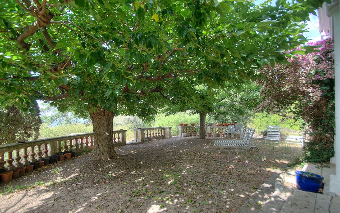 VILLA BELLE ÉPOQUE  AVEC VUE MER A RENOVER PROCHE CENTRE VILLE ET PLAGES A PIED A SAINT RAPHAEL Image 2