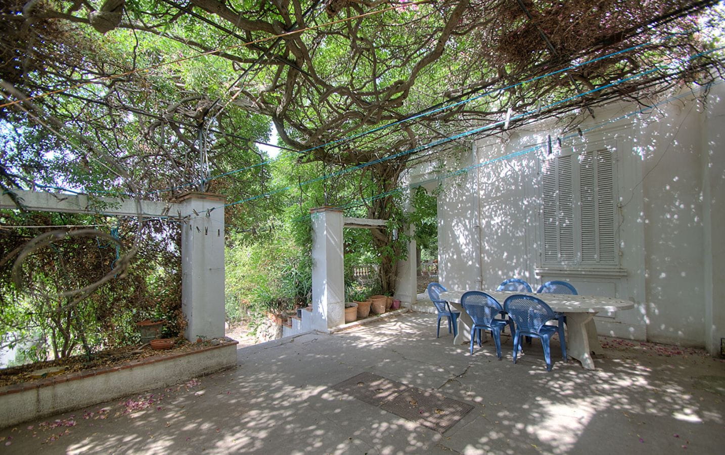 VILLA BELLE ÉPOQUE  AVEC VUE MER A RENOVER PROCHE CENTRE VILLE ET PLAGES A PIED A SAINT RAPHAEL Image 3