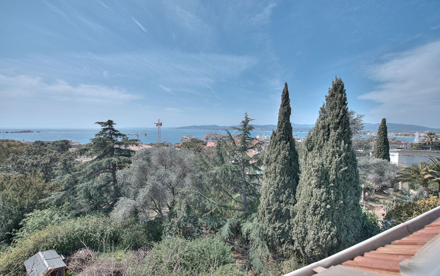 VILLA BELLE ÉPOQUE  AVEC VUE MER A RENOVER PROCHE CENTRE VILLE ET PLAGES A PIED A SAINT RAPHAEL Image 9