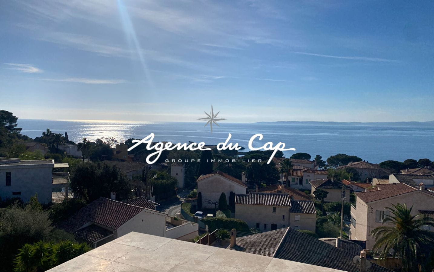 NEW CONTEMPORARY VILLA 210sqm 6 ROOMS SEA VIEW, POOL AND PARKING, IN LES ISSAMBRES Image 3