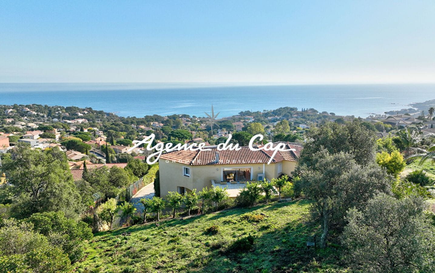 À VENDRE TERRAIN CONSTRUCTIBLE DE 1826M² AVEC VUE MER, AUX ISSAMBRES PROCHE MER Image 1