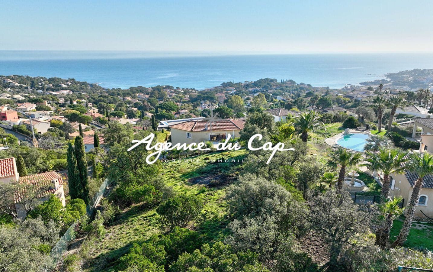 À VENDRE TERRAIN CONSTRUCTIBLE DE 1826M² AVEC VUE MER, AUX ISSAMBRES PROCHE MER Image 3