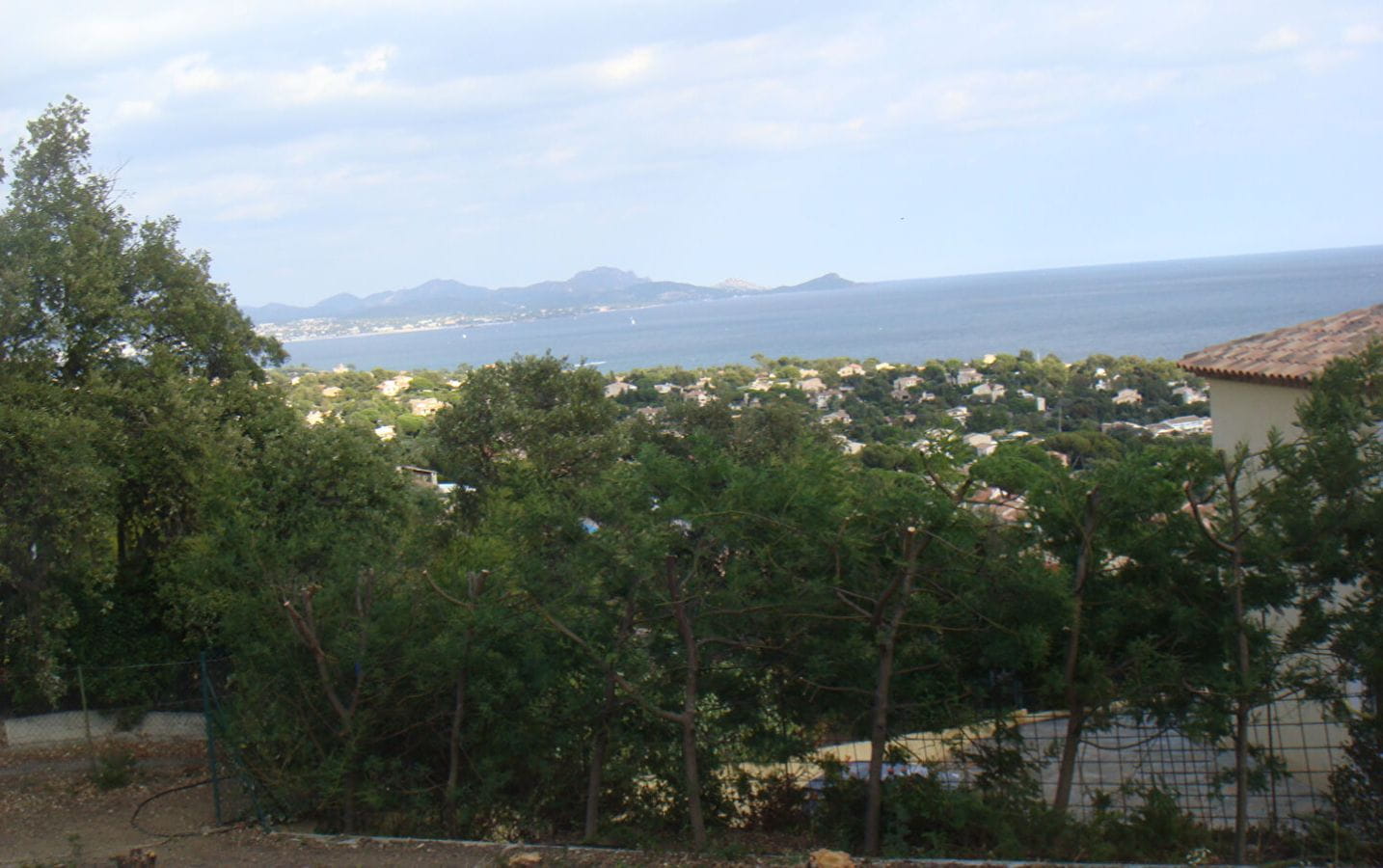 À VENDRE TERRAIN CONSTRUCTIBLE DE 1826M² AVEC VUE MER, AUX ISSAMBRES PROCHE MER Image 5