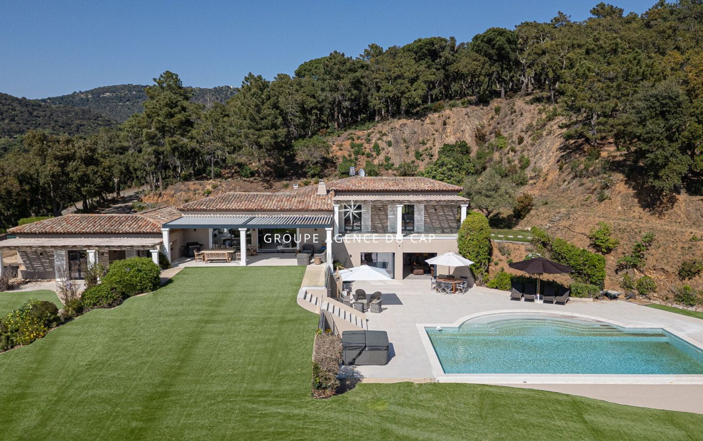 VILLA VUE DEGAGEE JUSQU’A LA MER  GIGARO HELIPORT PISCINE GARAGE LA CROIX VALMER Image 1