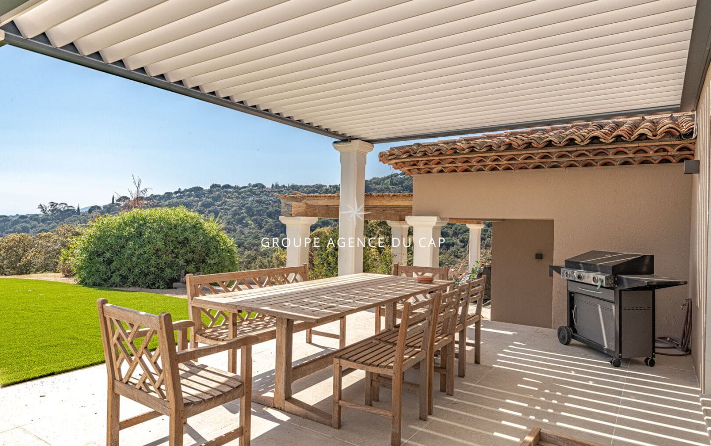 VILLA VUE DEGAGEE JUSQU’A LA MER  GIGARO HELIPORT PISCINE GARAGE LA CROIX VALMER Image 11