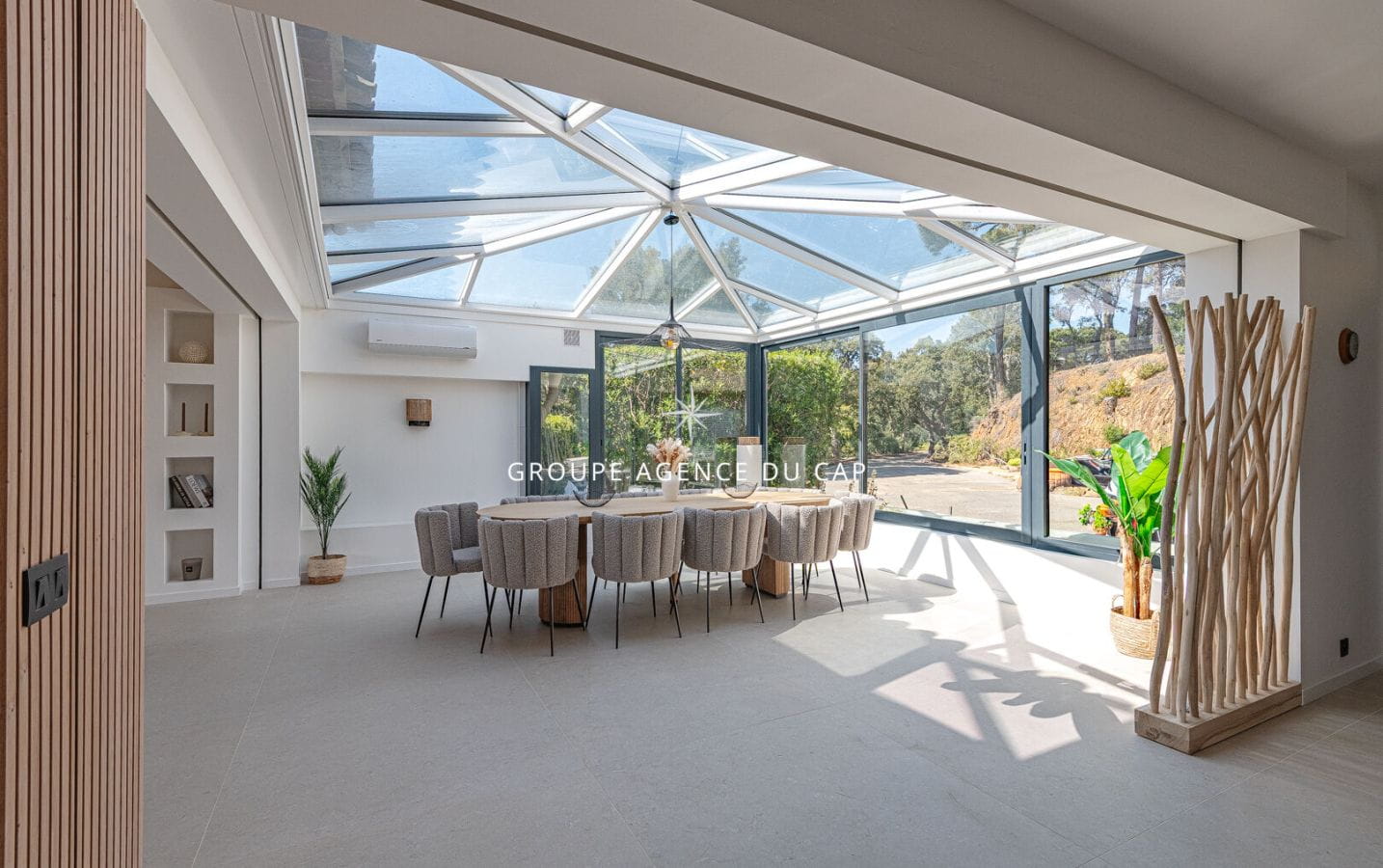 VILLA VUE DEGAGEE JUSQU’A LA MER  GIGARO HELIPORT PISCINE GARAGE LA CROIX VALMER Image 7