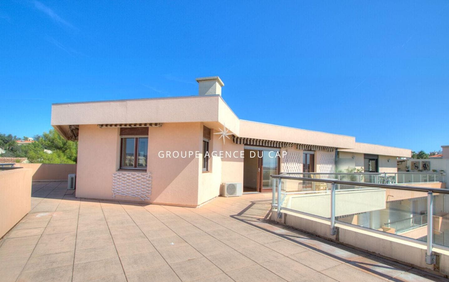 SAINT RAPHAEL APPARTEMENT  DERNIER ETAGE VUE MER PANORAMIQUE Image 2