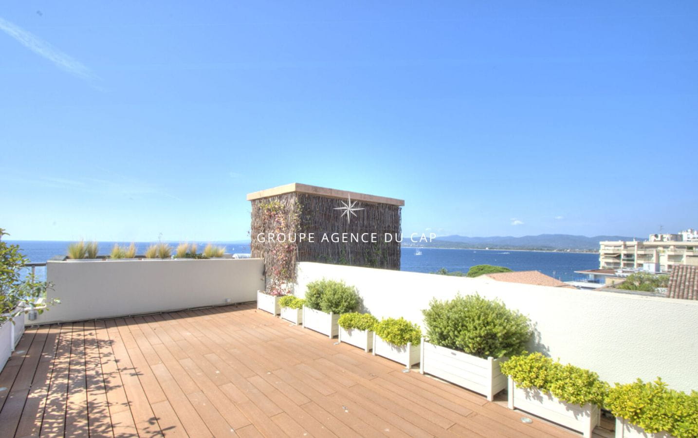 SAINT RAPHAEL APPARTEMENT  DERNIER ETAGE VUE MER PANORAMIQUE Image 5