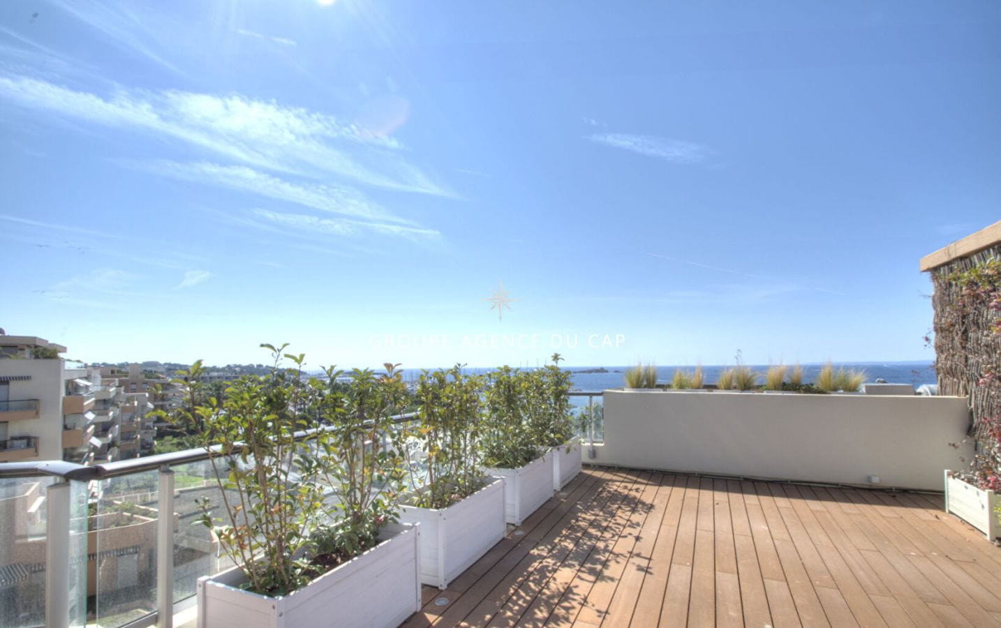 SAINT RAPHAEL APPARTEMENT  DERNIER ETAGE VUE MER PANORAMIQUE Image 6