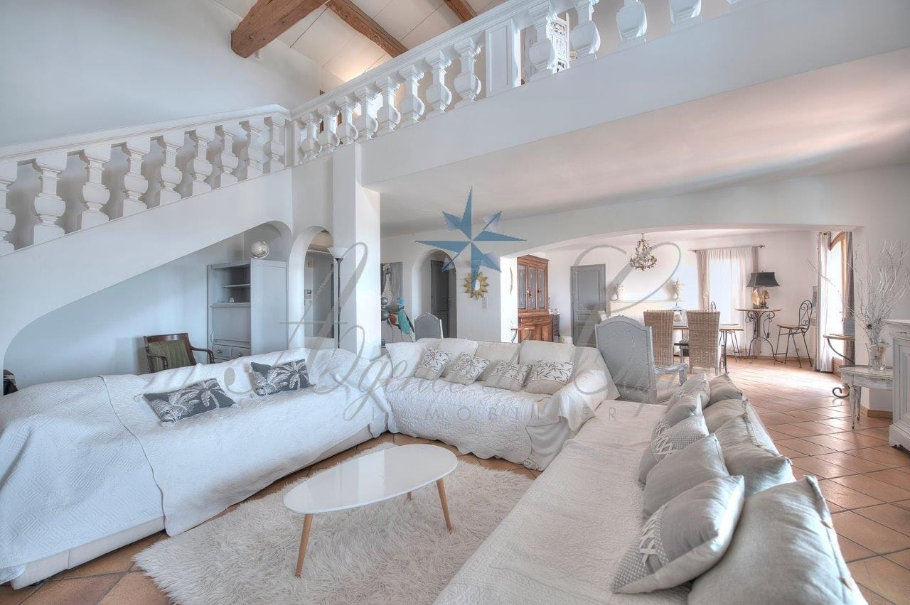 VILLA CHARME VUE DÉGAGÉE 221 M2, 4 CHAMBRES + T2 SAINT  RAPHAEL Image 2