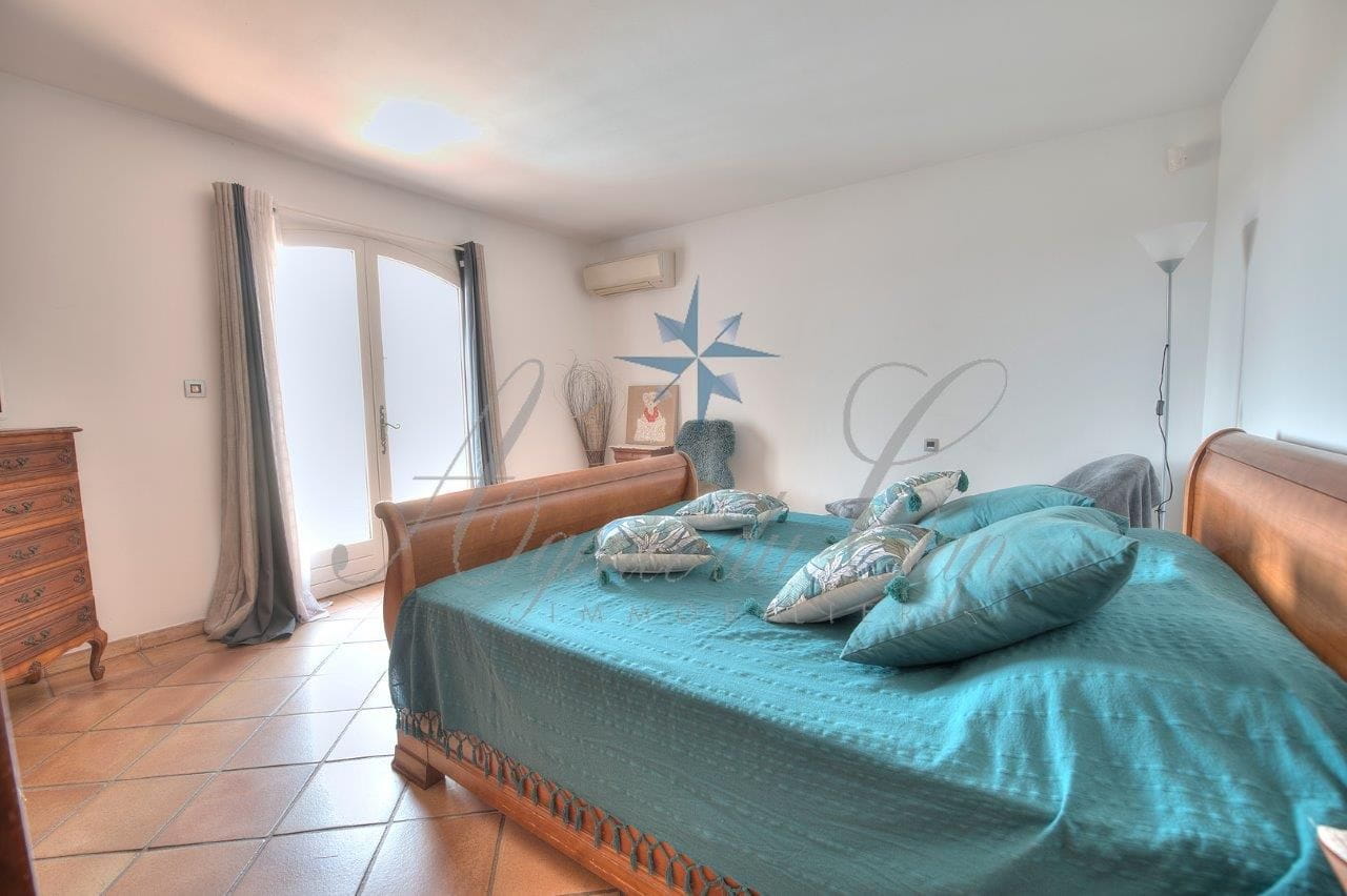 VILLA CHARME VUE DÉGAGÉE 221 M2, 4 CHAMBRES + T2 SAINT  RAPHAEL Image 7