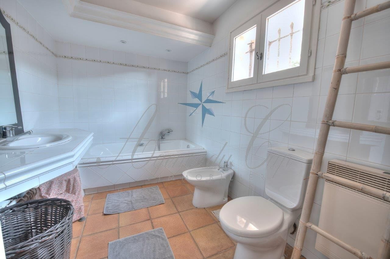 VILLA CHARME VUE DÉGAGÉE 221 M2, 4 CHAMBRES + T2 SAINT  RAPHAEL Image 8