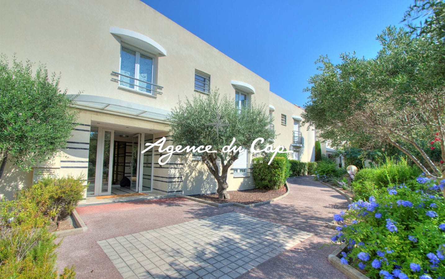 SAINT RAPHAEL BOULOURIS APPARTEMENT VUE MER AVEC PISCINE ET GARAGE Image 1