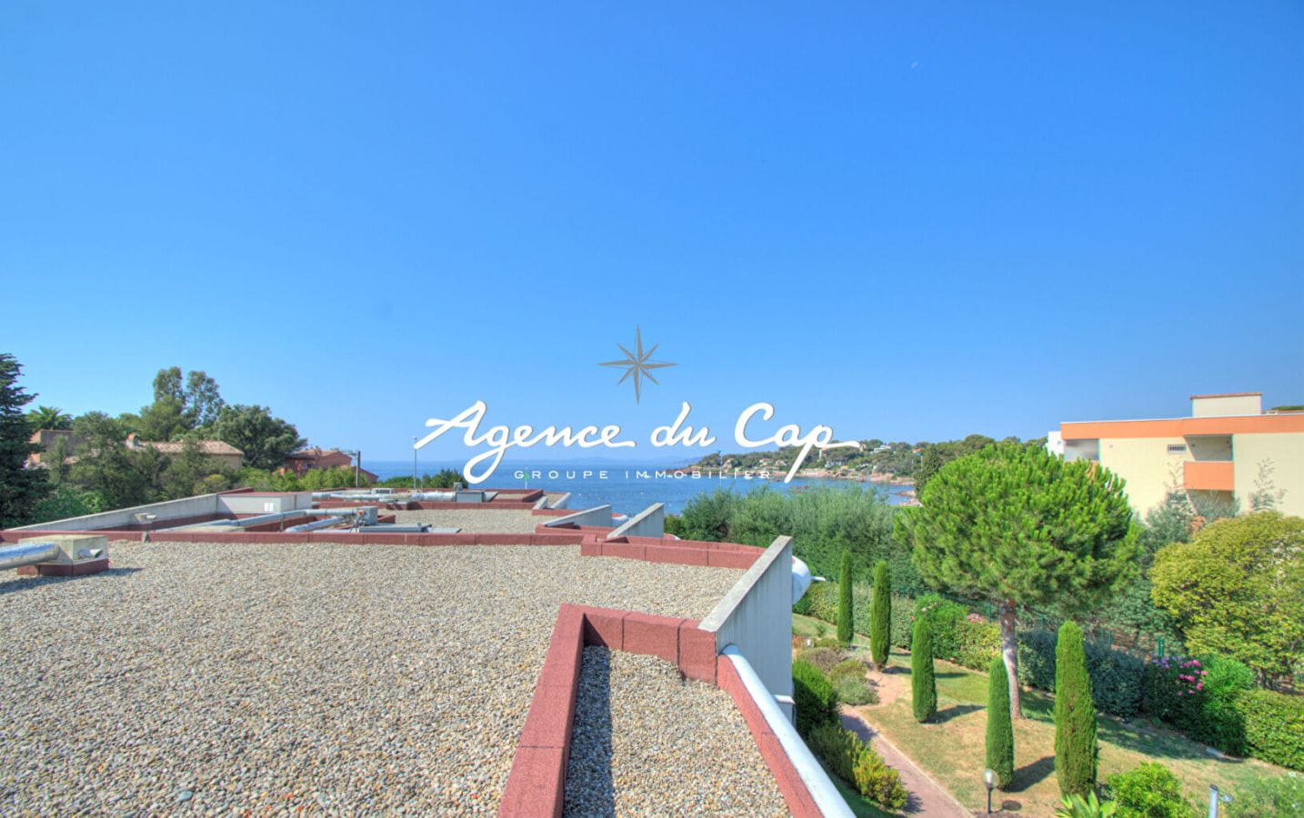 SAINT RAPHAEL BOULOURIS APPARTEMENT VUE MER AVEC PISCINE ET GARAGE Image 2