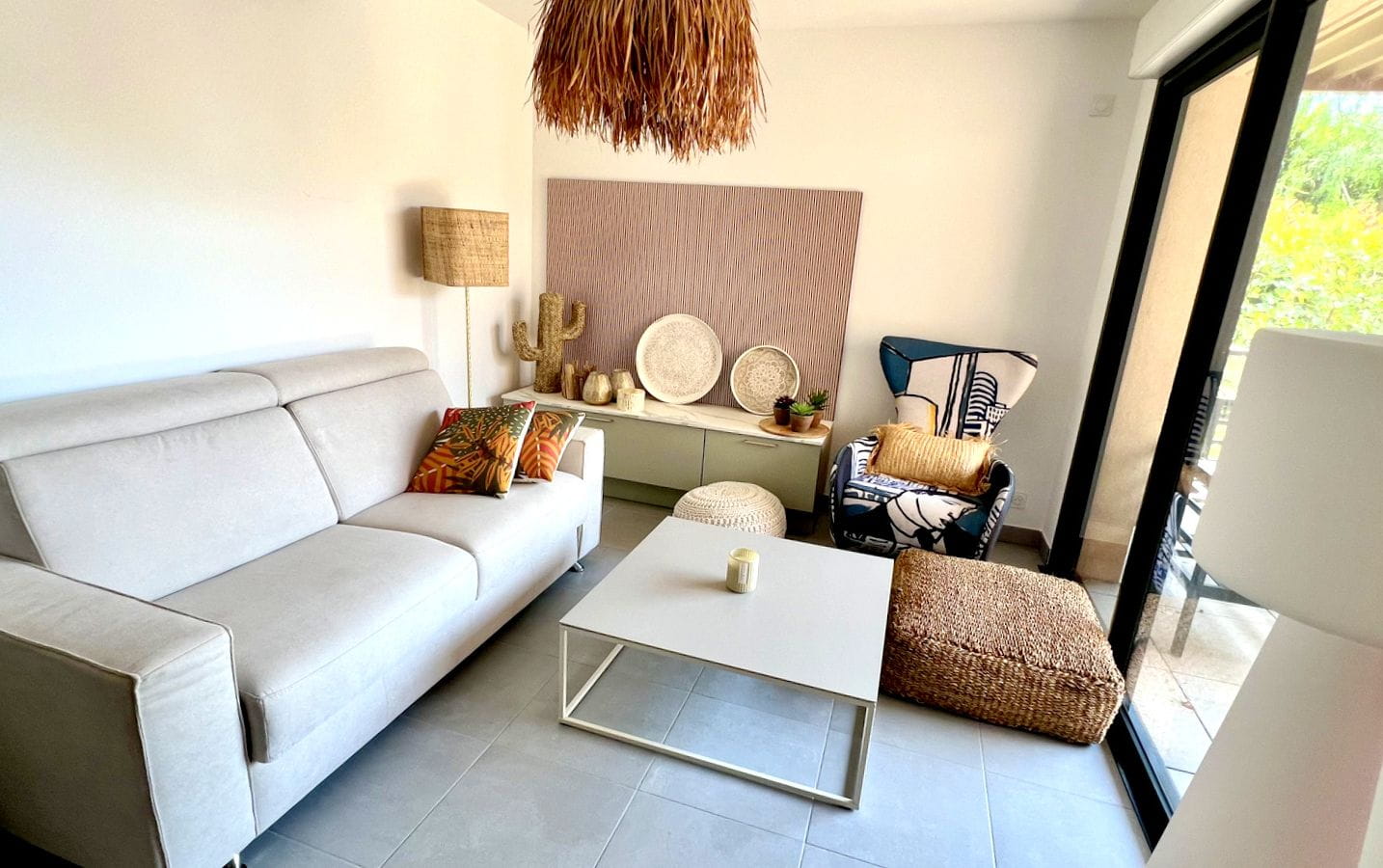 APPARTEMENT VRAI 2 PIECES DE 53M²  AVEC PARKING EN SOUS-SOL ET CAVE, SITUÉ DANS UNE RÉSIDENCE RÉCENTE, À PIED DES PLAGES ET DES COMMERCES DES ISSAMBRES Image 2