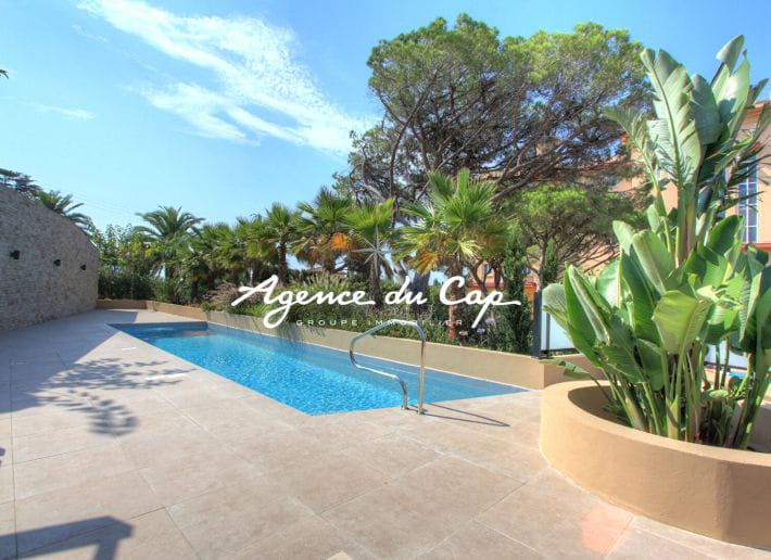 APPARTEMENT VRAI 2 PIECES DE 53M²  AVEC PARKING EN SOUS-SOL ET CAVE, SITUÉ DANS UNE RÉSIDENCE RÉCENTE, À PIED DES PLAGES ET DES COMMERCES DES ISSAMBRES