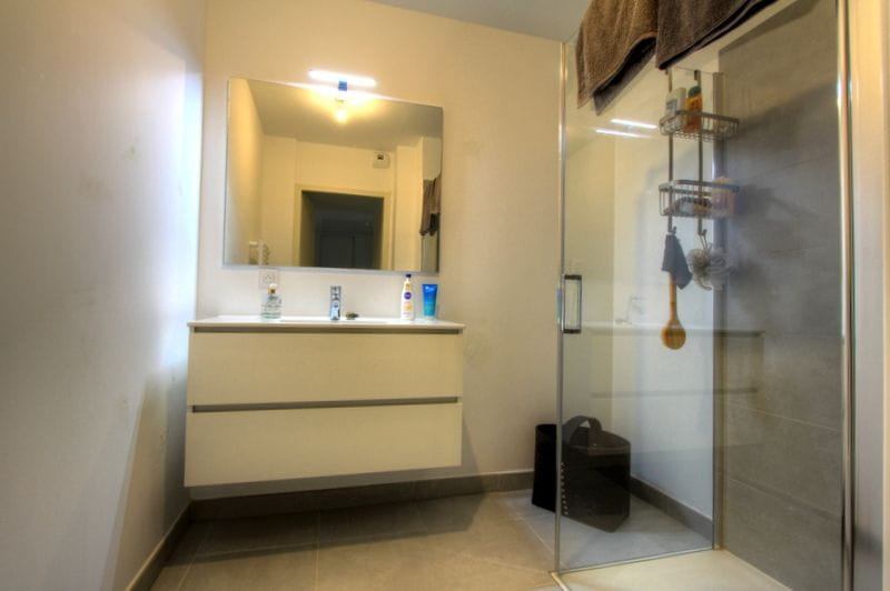 APPARTEMENT VRAI 2 PIECES DE 53M²  AVEC PARKING EN SOUS-SOL ET CAVE, SITUÉ DANS UNE RÉSIDENCE RÉCENTE, À PIED DES PLAGES ET DES COMMERCES DES ISSAMBRES Image 8