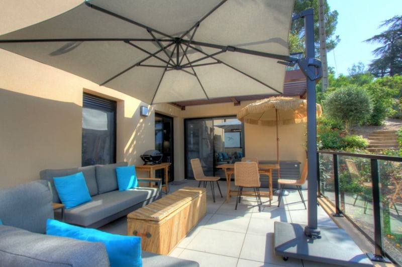 APPARTEMENT VRAI 2 PIECES DE 53M²  AVEC PARKING EN SOUS-SOL ET CAVE, SITUÉ DANS UNE RÉSIDENCE RÉCENTE, À PIED DES PLAGES ET DES COMMERCES DES ISSAMBRES Image 0