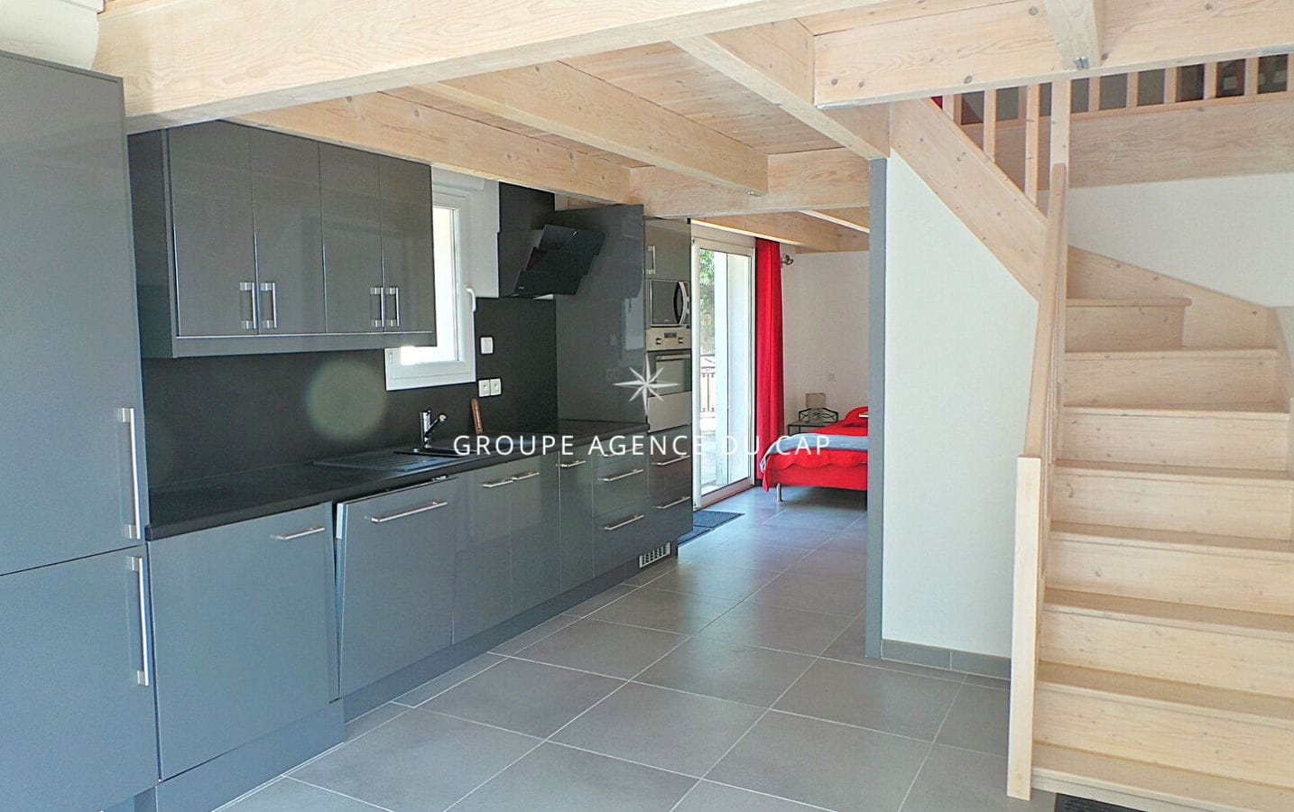 À VENDRE VILLA VUE MER 250M²  5 CHAMBRES + T2 , GARAGE DOUBLE ET PISCINE, À SAINT AYGULF Image 15