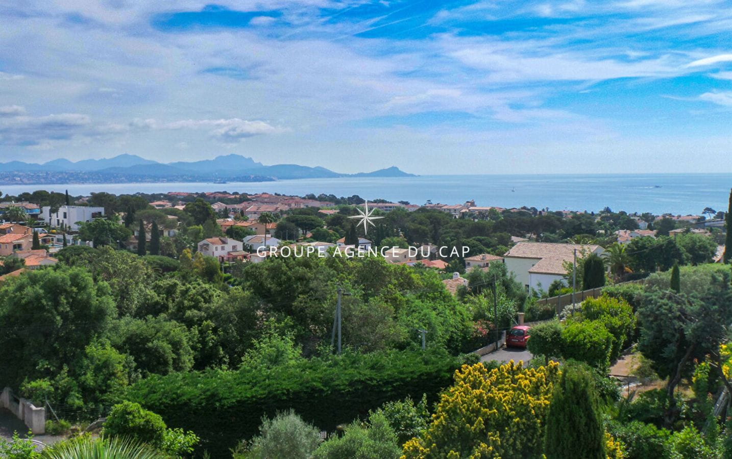 À VENDRE VILLA VUE MER 250M²  5 CHAMBRES + T2 , GARAGE DOUBLE ET PISCINE, À SAINT AYGULF Image 2